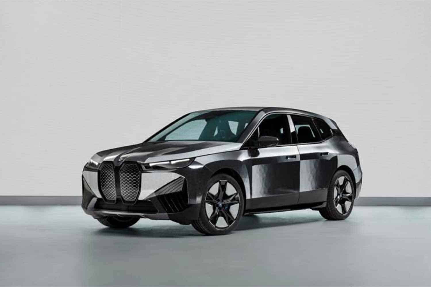 BMW changes colour