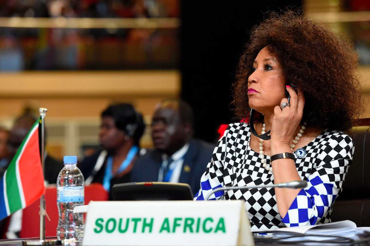 lindiwe sisulu