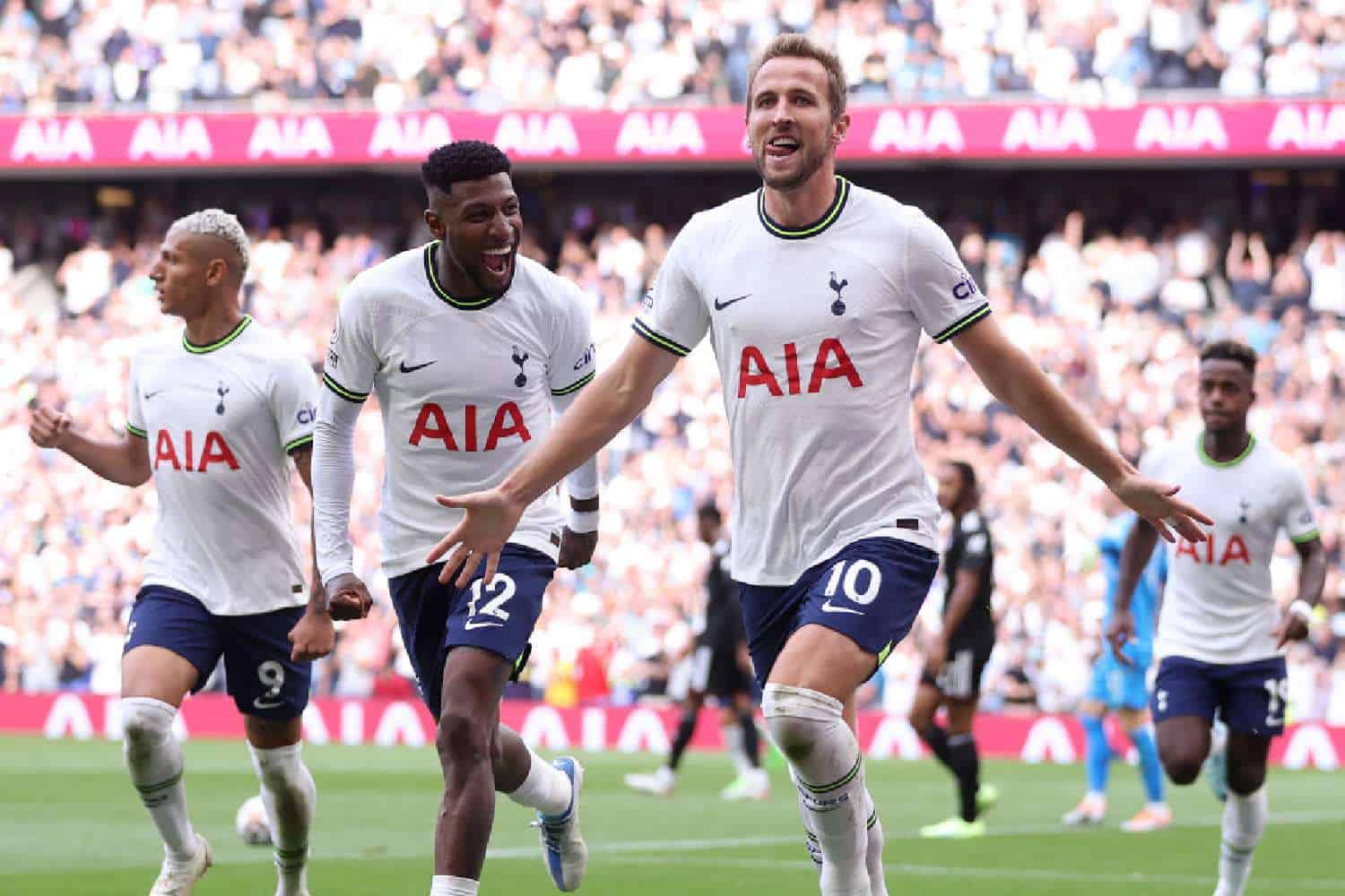 premier league postponed queen Elizabeth ii