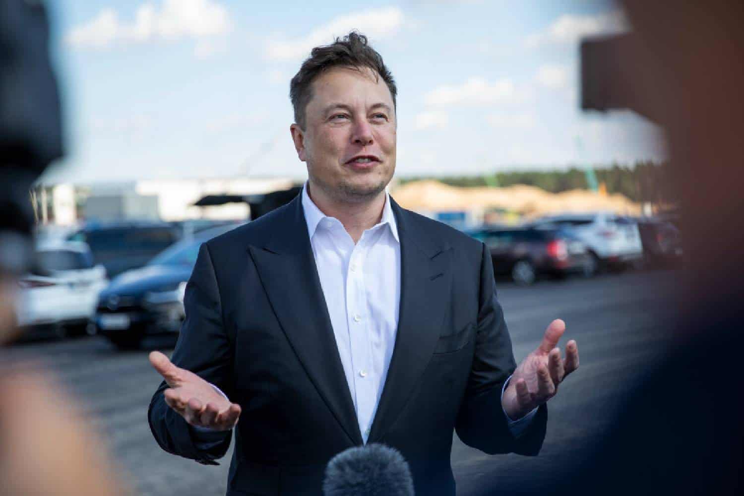 Elon musk court tesla apple free speech twitter verification badge