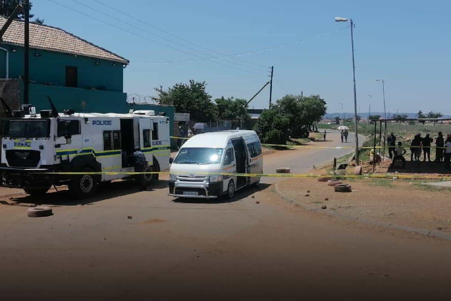de deur mass shooting taxi violence