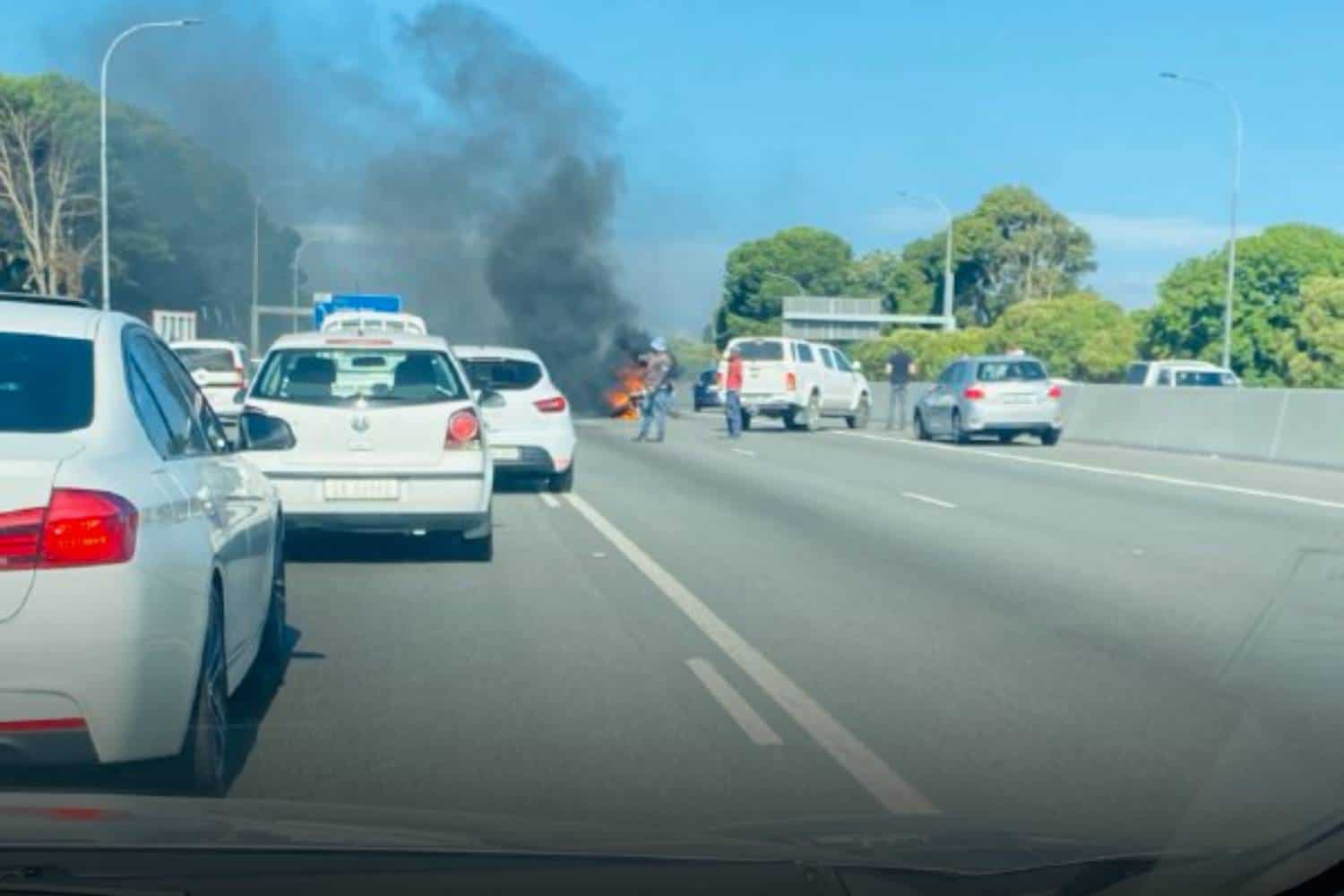 Cape Town n1 highway outbound vehicle catches fire video