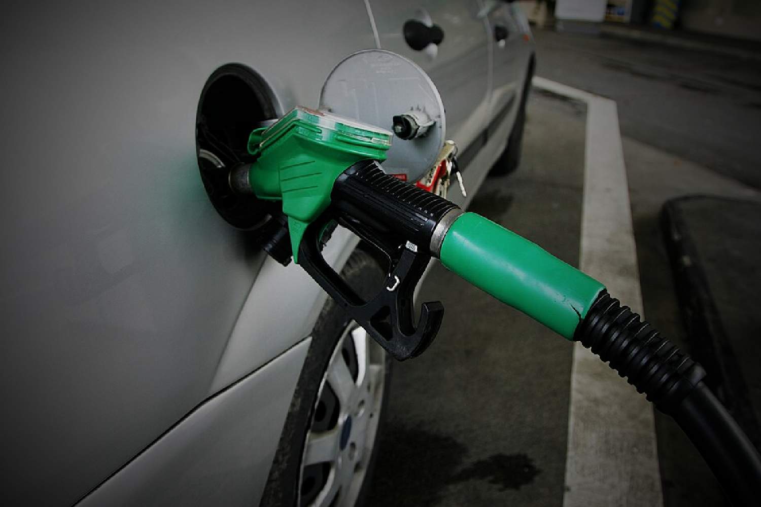 petrol prices full tank december 2025